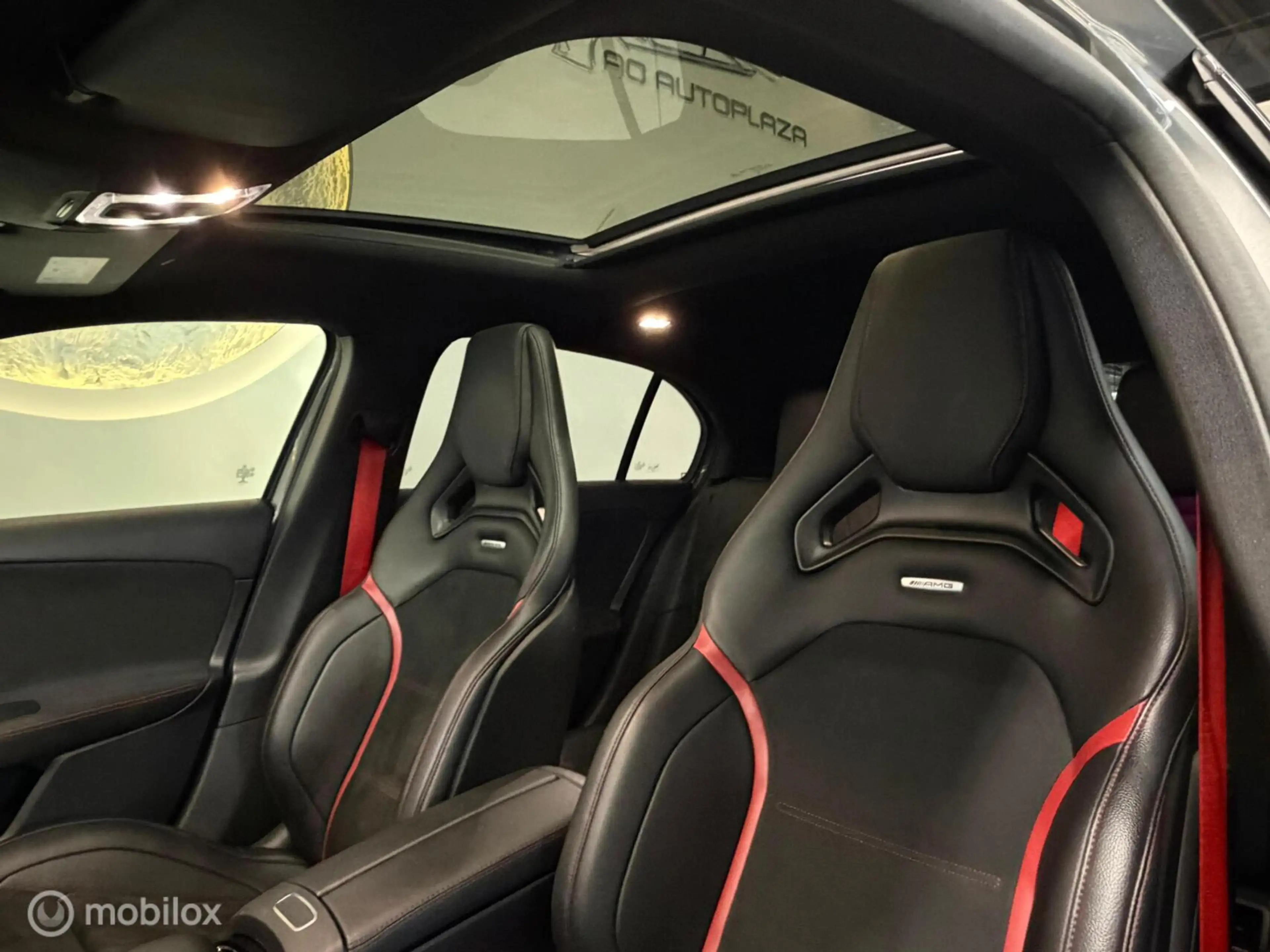 Mercedes-Benz A 35 AMG 4MATIC Edition 1 Panorama/Kuip/Burmester/HUD/Nardo — photo 4