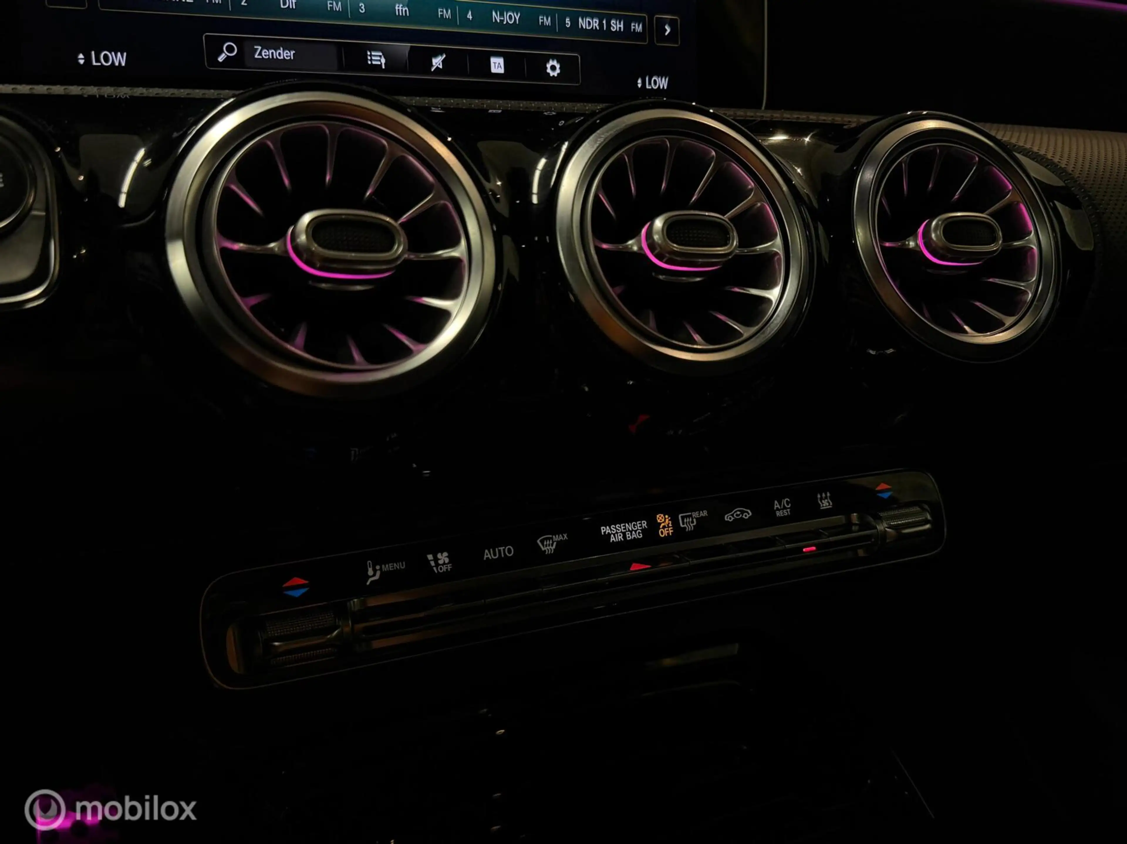 Mercedes-Benz A 35 AMG 4MATIC Edition 1 Panorama/Kuip/Burmester/HUD/Nardo — photo 48