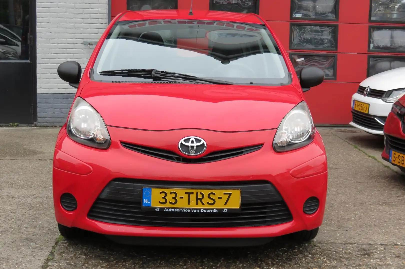 Toyota Aygo 1.0 VVT-i Comfort , DEURS, AIRCO, ELEK RAMEN Rood - 2