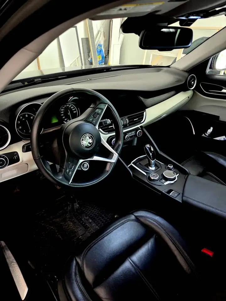 Alfa Romeo Giulia снимка Alfa Romeo Giulia
