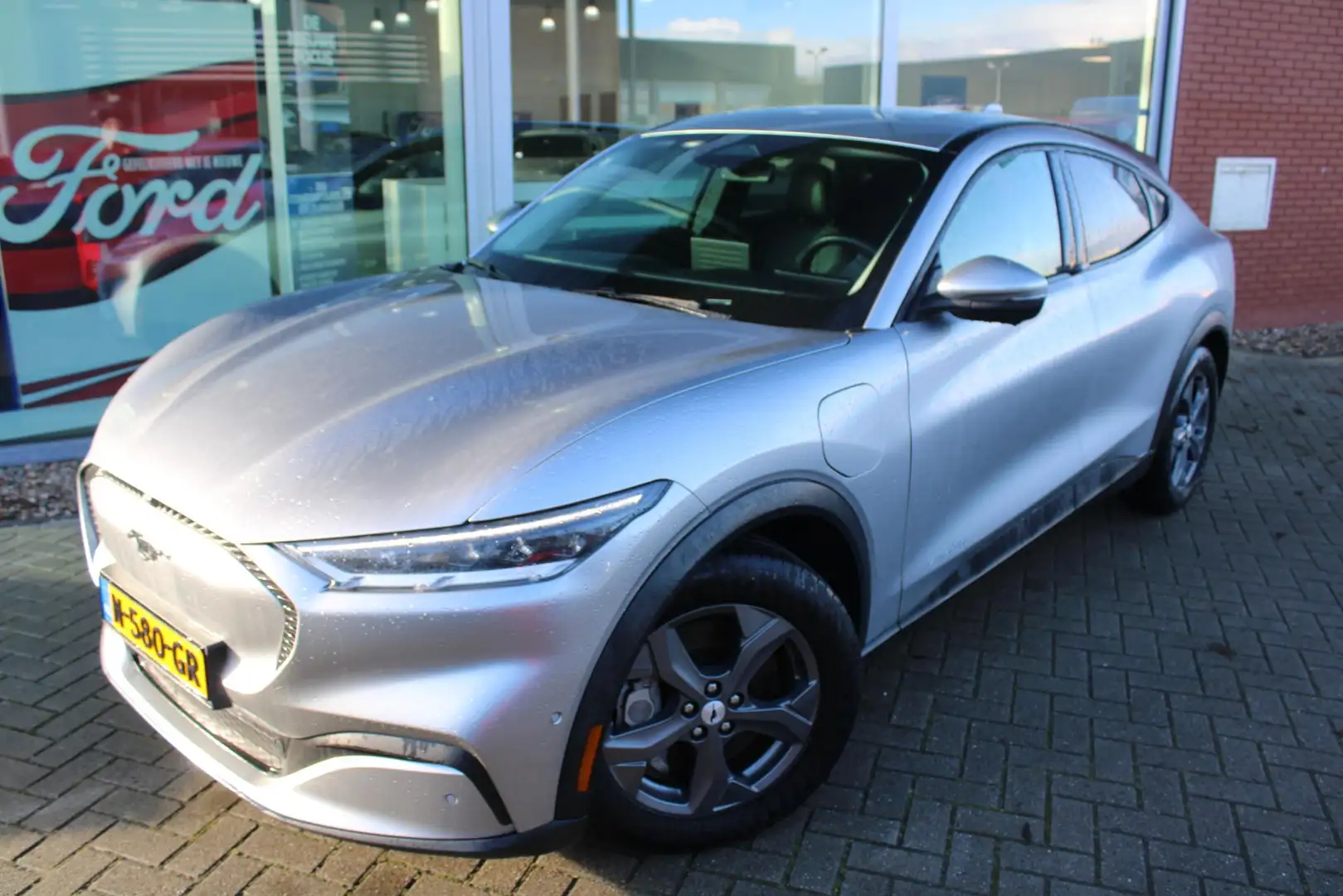 Ford Mustang Mach-E RWD 75 kWh | Trekhaak | Lederen bekleding | Voorru Gris - 2