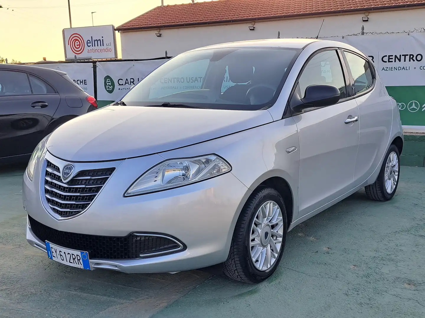 Lancia Ypsilon Ypsilon 1.2 8v Gold c/CL 69cv E6 Argent - 2