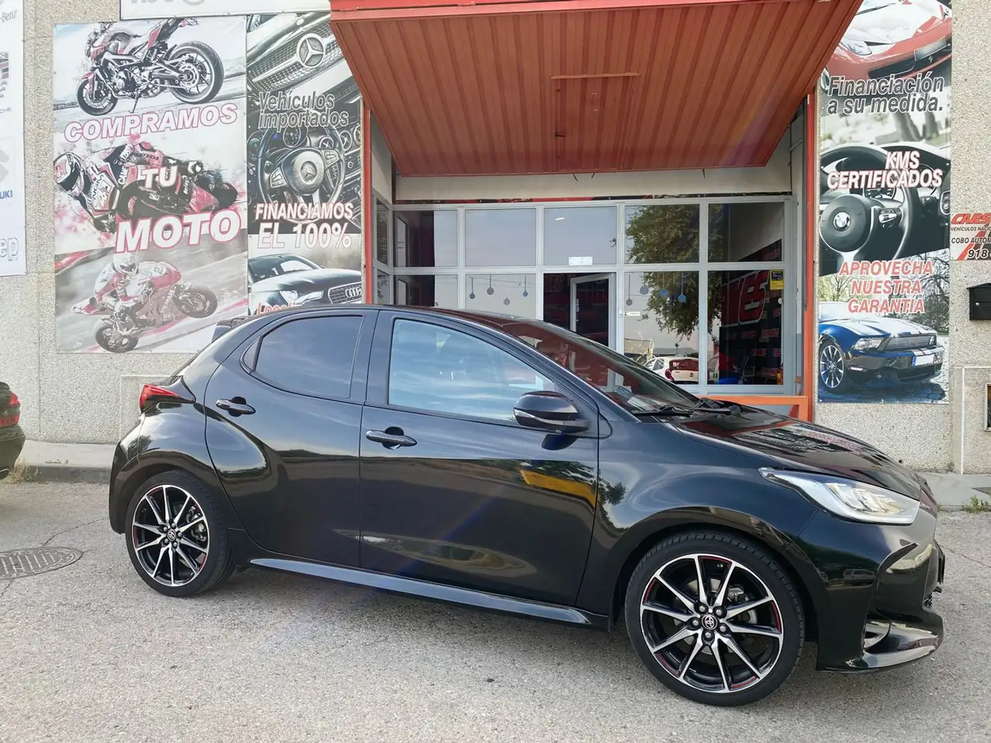 Toyota Yaris 1.5 120H GR Sport Schwarz - 2