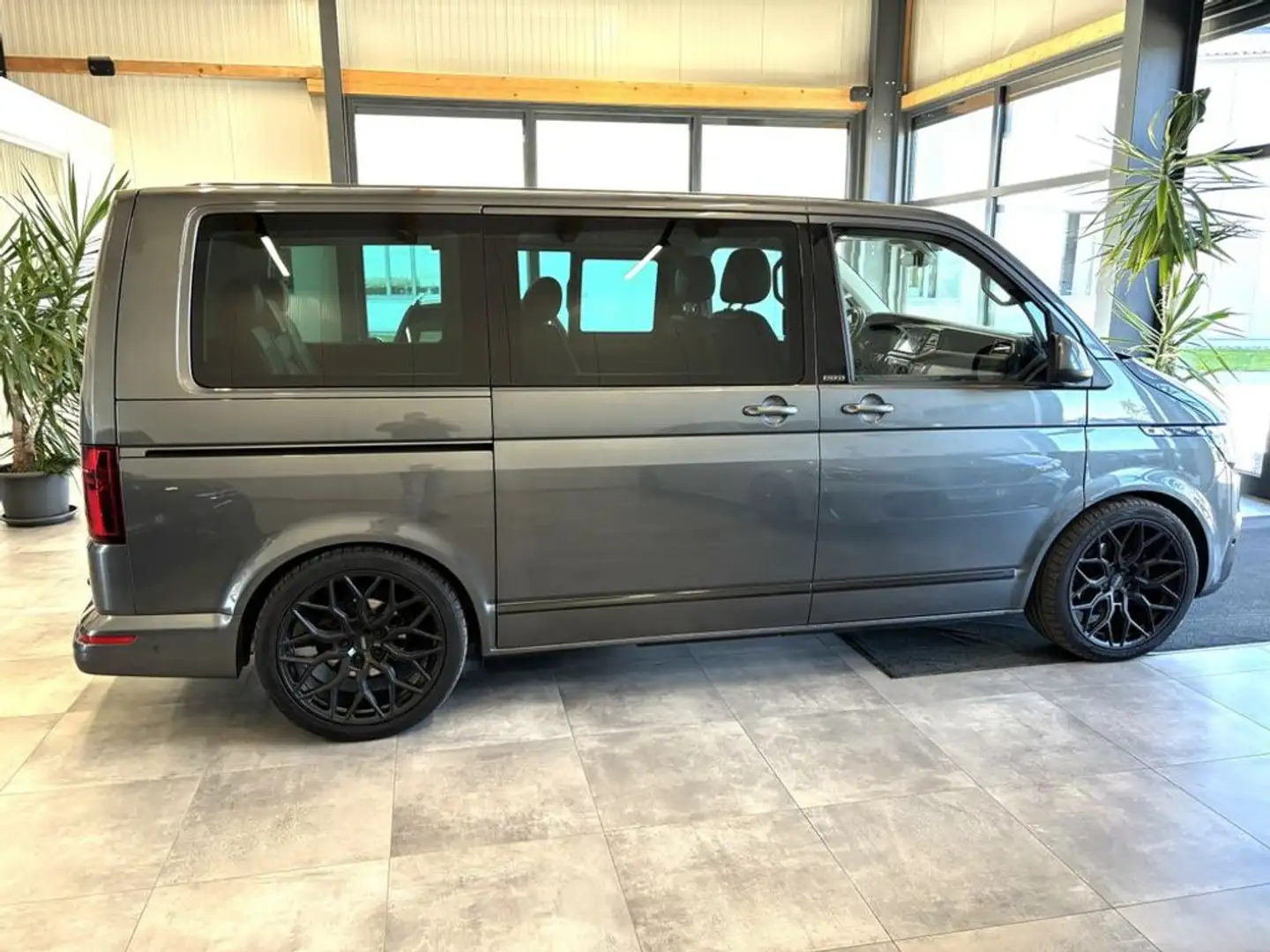 Volkswagen T6 Multivan 2.0 TDI4MOTION DSG *LED*STH*AHK*PDC*ACC* Grau - 2