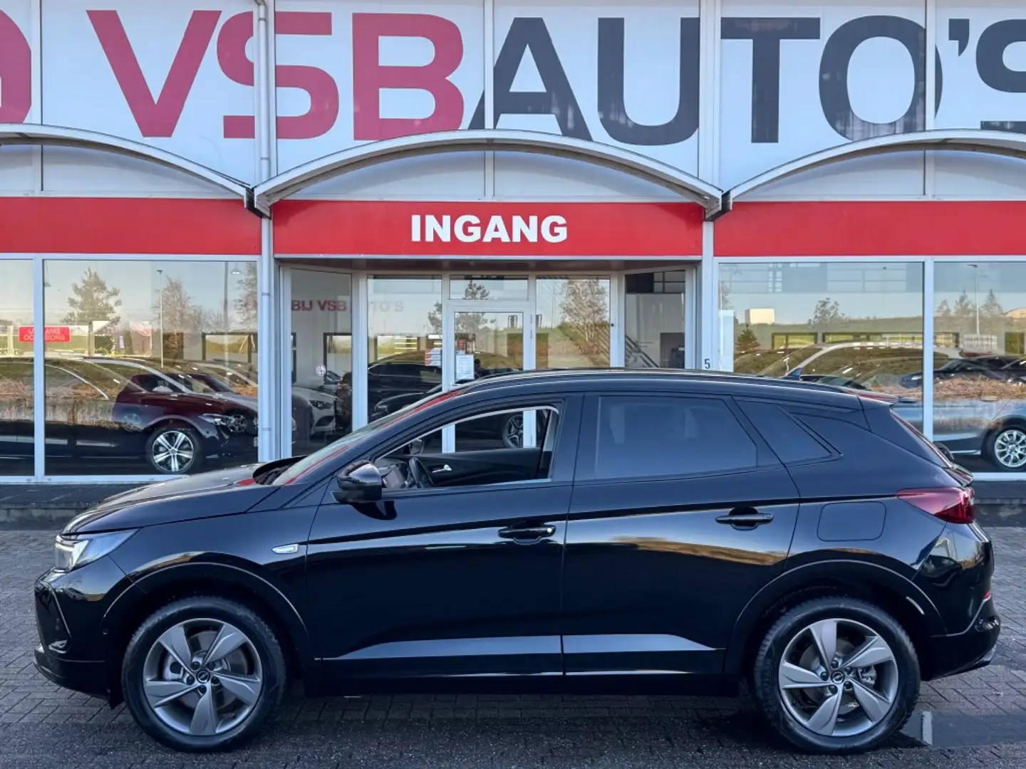 Opel Grandland 1.6 TURBO PLUG-IN HYBRIDE AUT. NAVI CAMERA CARPLAY Zwart - 2