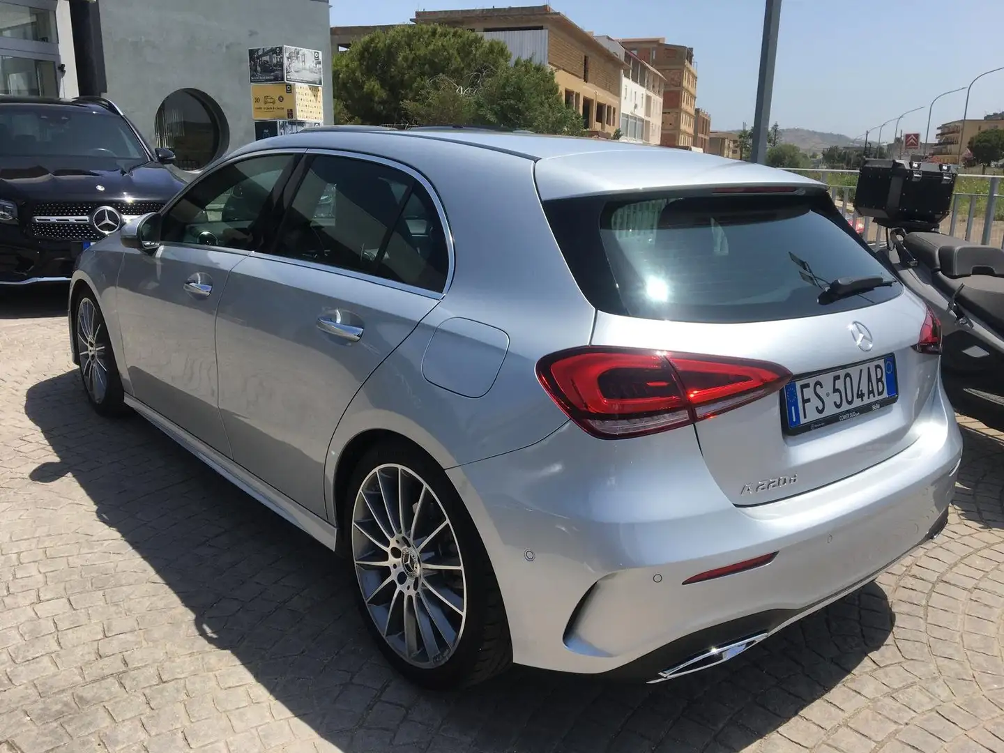 Mercedes-Benz A 220 PREMIUM Gümüş rengi - 1