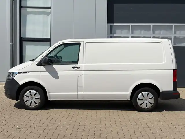 Volkswagen Transporter view 4