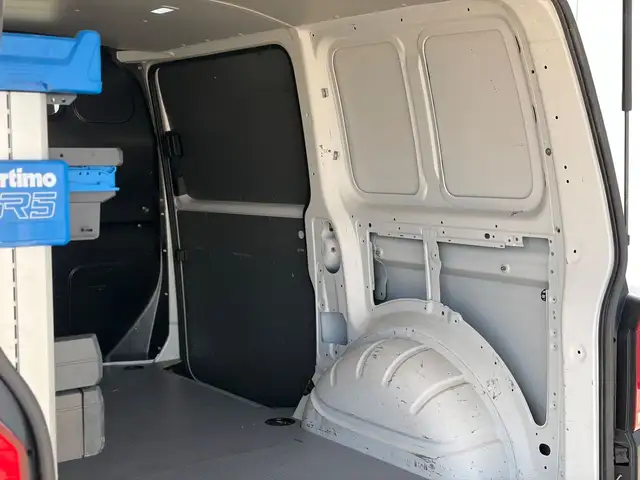 Volkswagen Transporter view 11