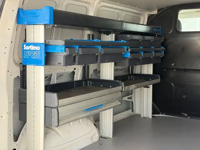 Volkswagen Transporter view 9