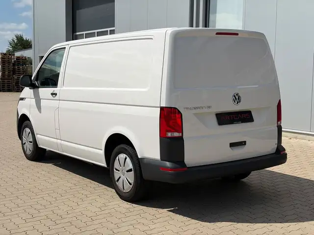 Volkswagen Transporter view 5