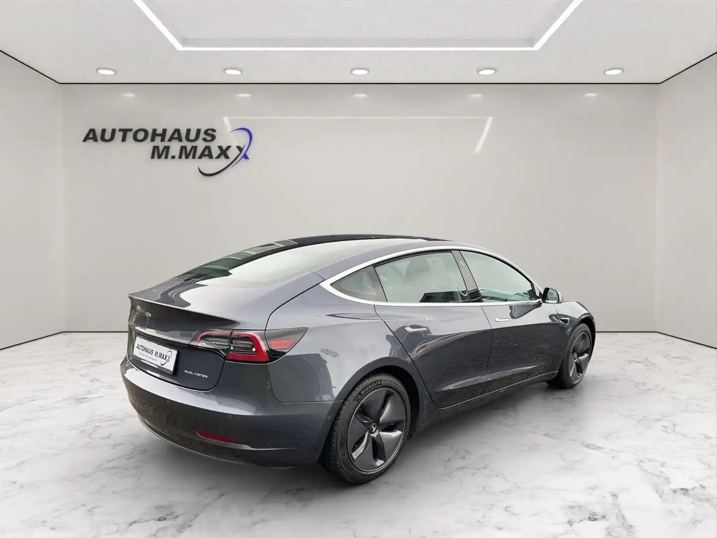 Tesla Model 3 Long Range Dual AWD Autopilot AHK Glasd. Grau - 2