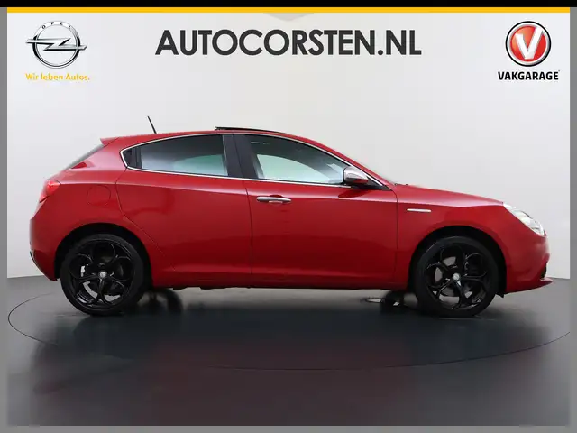 Alfa Romeo Giulietta view 4