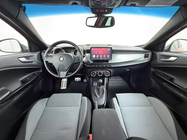 Alfa Romeo Giulietta view 3