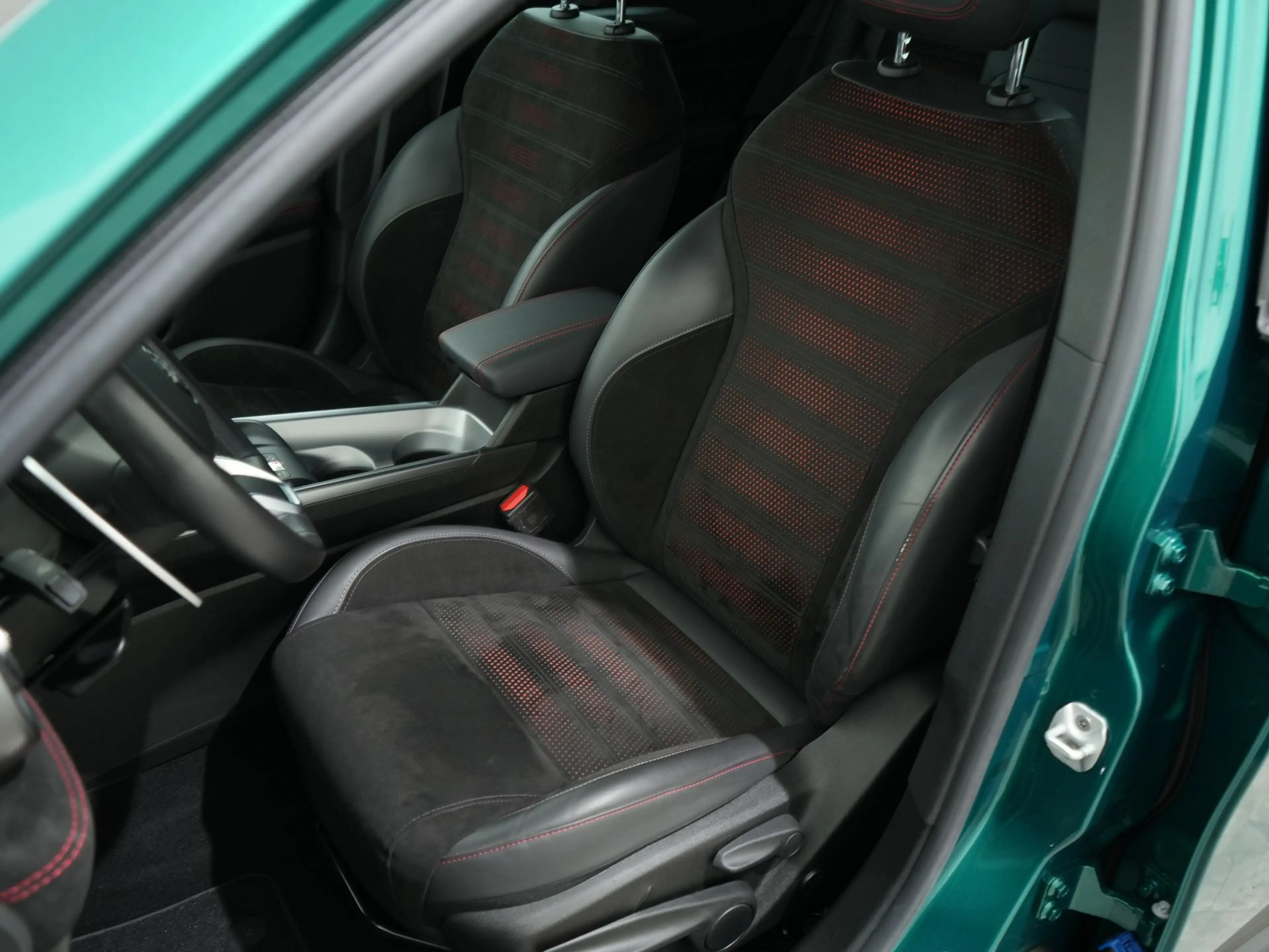 Alfa Romeo Tonale 1.3T PHEV 280PK VELOCE | Cruise Adaptief | El. ach — photo 4