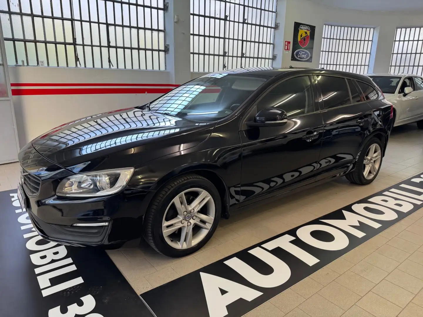 Volvo V60 V60 D2 Geartronic Momentum Nero - 2