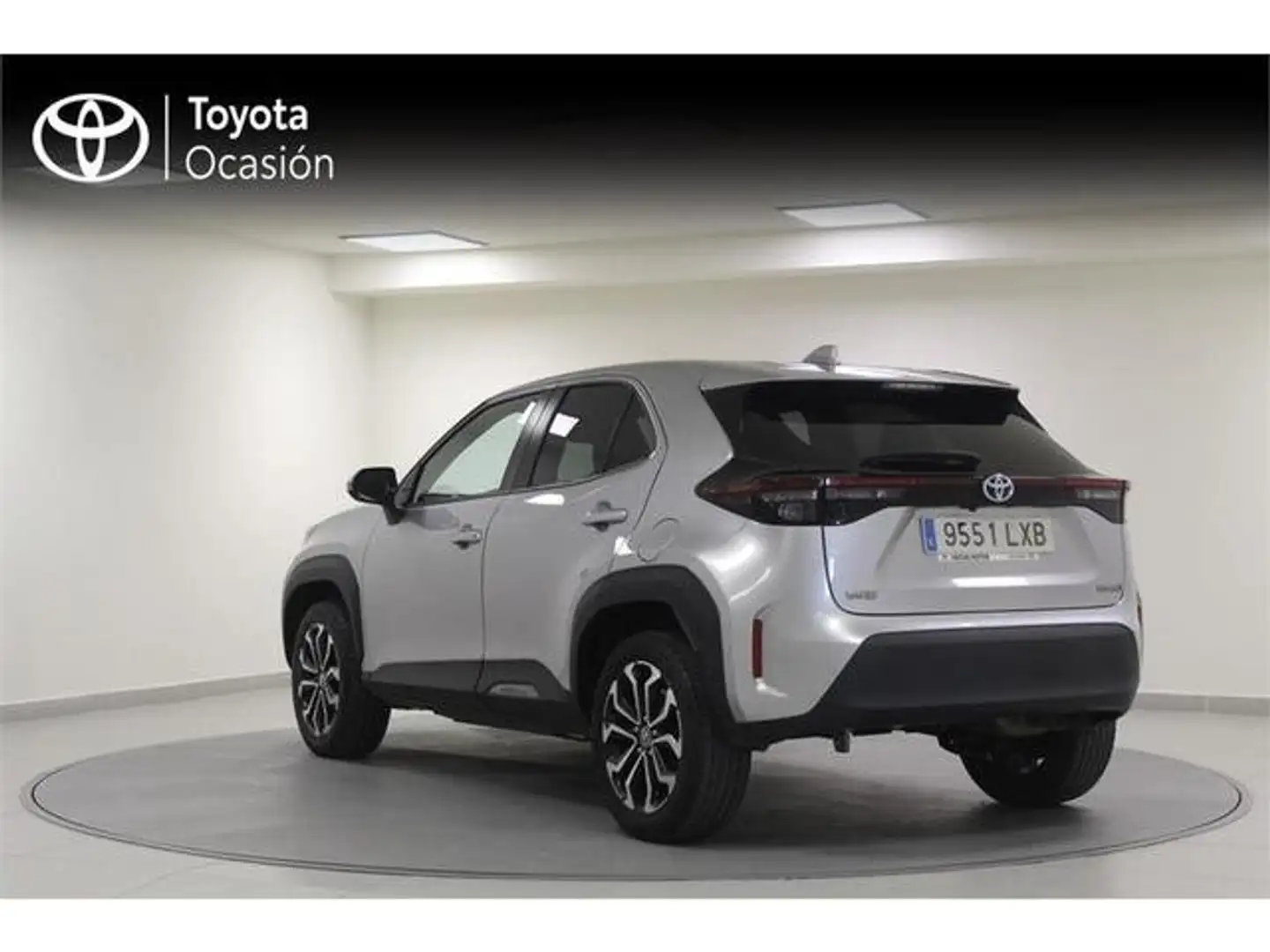 Toyota Yaris Cross 120H Active Tech Pack Connect Gris - 2