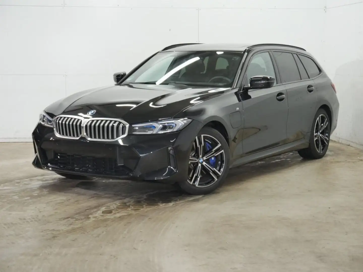 BMW 330 e T M Sport FACELIFT HUD Pano.SuView.HiFi AHK Schwarz - 2