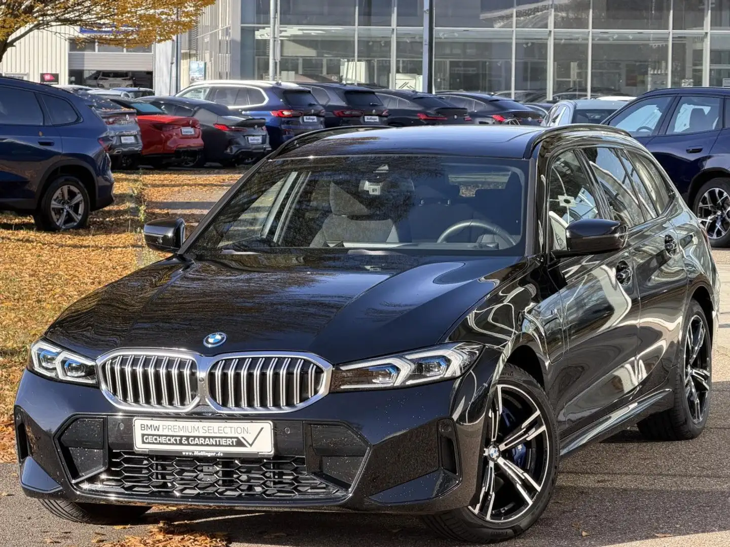 BMW 330 e T M Sport FACELIFT HUD Pano.SuView.HiFi AHK Schwarz - 2