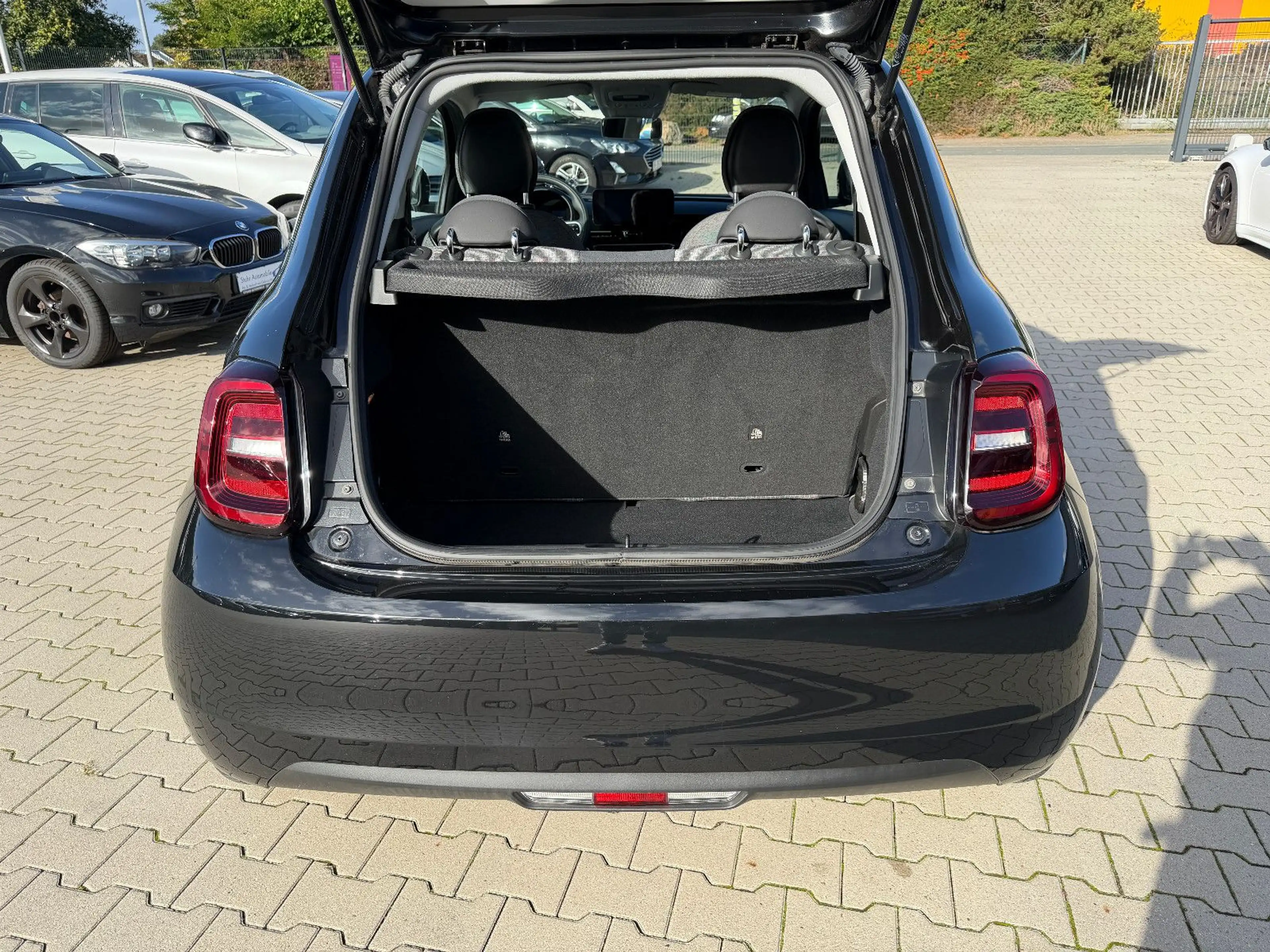 Fiat 500e 500 e Icon Apple Car Navi Klimaaut. 1.Ha. — photo 9