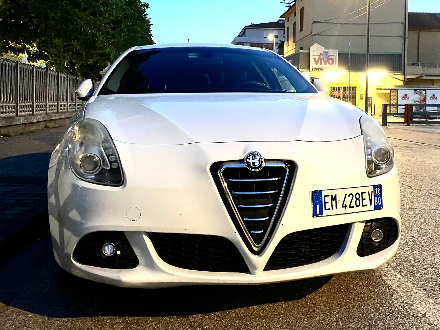 Alfa Romeo Giulietta Giulietta III 2010 2.0 jtdm(2) Distinctive 140cv Bianco - 1