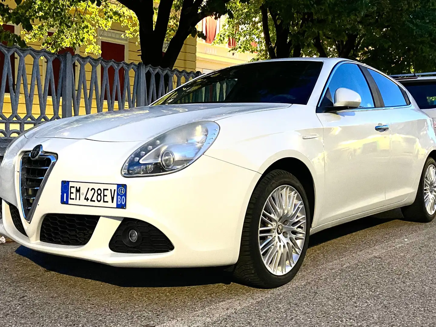 Alfa Romeo Giulietta Giulietta III 2010 2.0 jtdm(2) Distinctive 140cv Bianco - 2