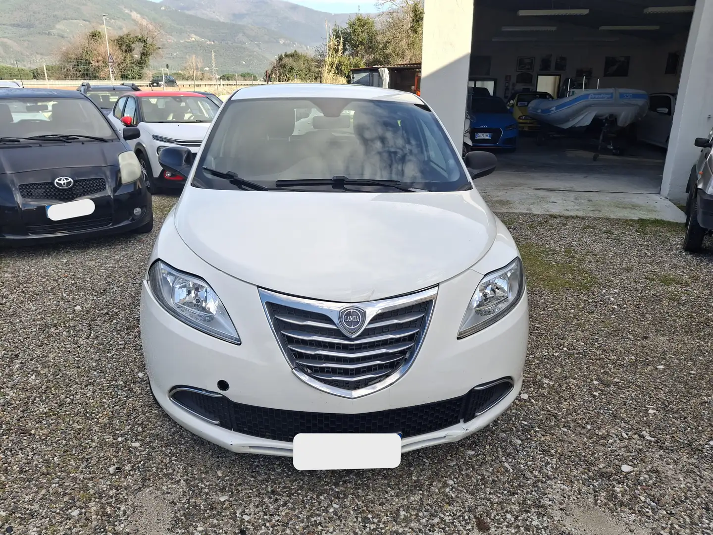 Lancia Ypsilon Ypsilon III 2011 1.2 8v Gold ecochic Gpl 69cv Weiß - 2