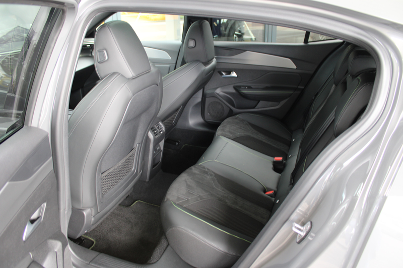 Peugeot 408 1.6 HYbrid 225 EAT8 GT | Panoramadak | Winterpack — photo 44