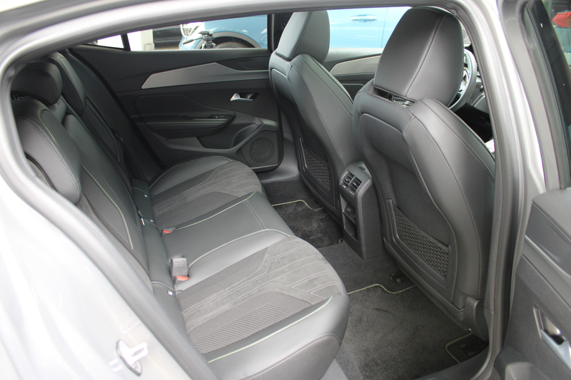 Peugeot 408 1.6 HYbrid 225 EAT8 GT | Panoramadak | Winterpack — photo 42