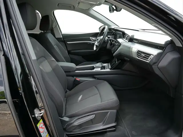 Audi Q8 E-Tron view 4