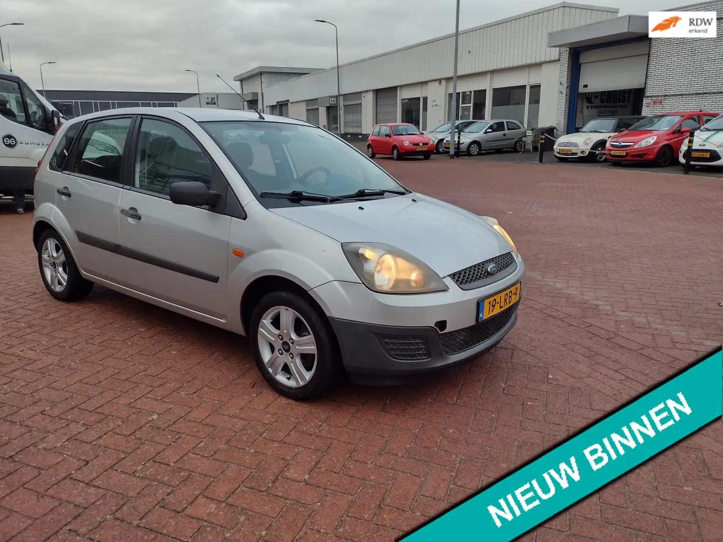 Ford Fiesta 1.4 TDCi Ambiente MOOIE AUITO BEL 0619590613 AIRCO Grau - 1
