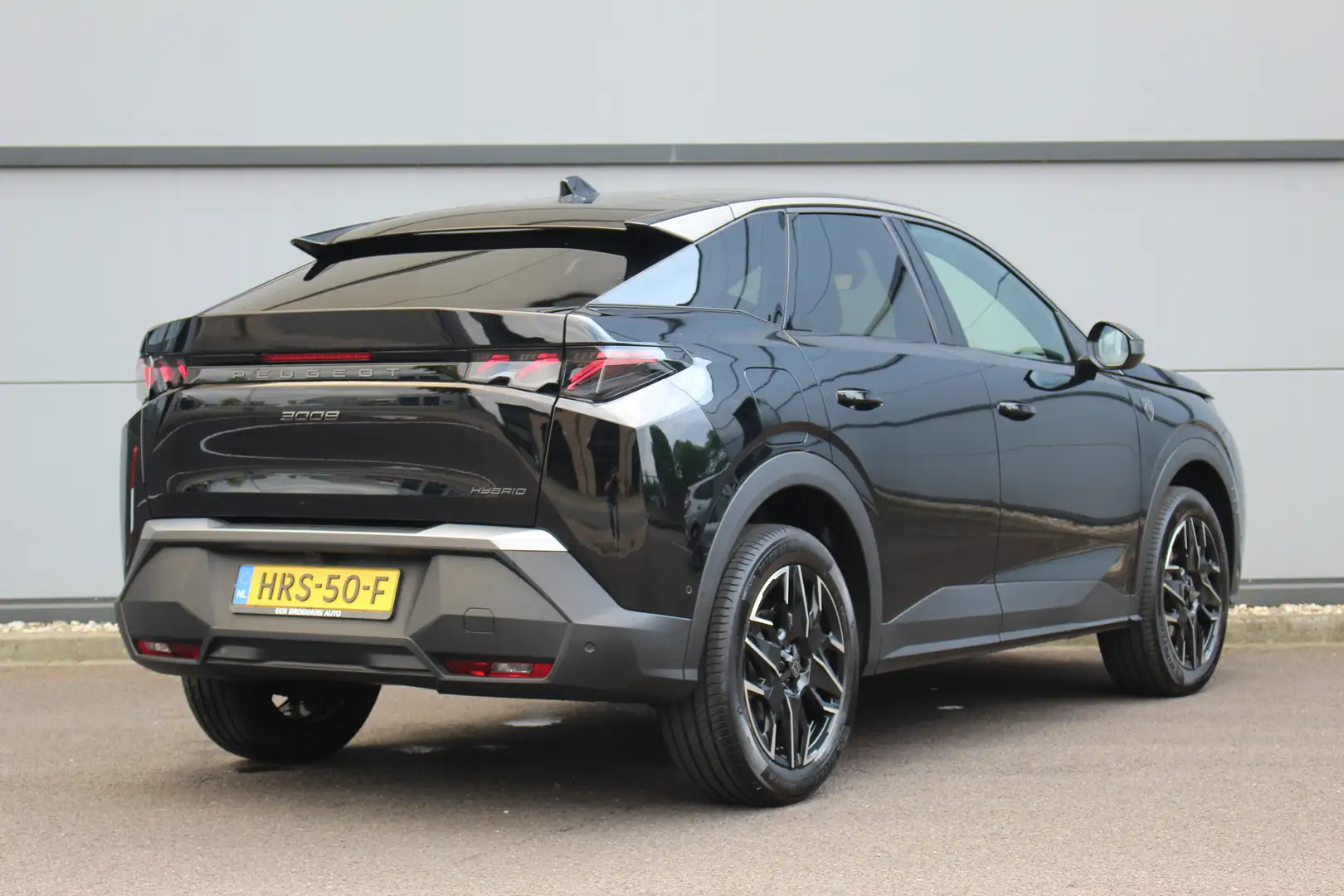 Peugeot 3008 1.2 Hybrid 145 GT Zwart - 2