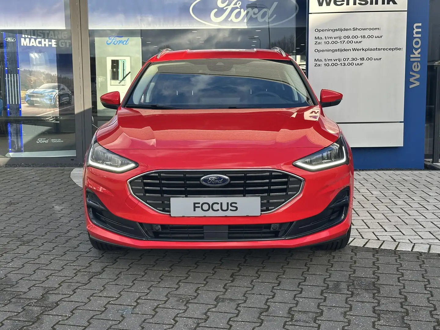 Ford Focus Wagon 1.0 EcoBoost Hybrid Titanium Winter Pack - € Rood - 2