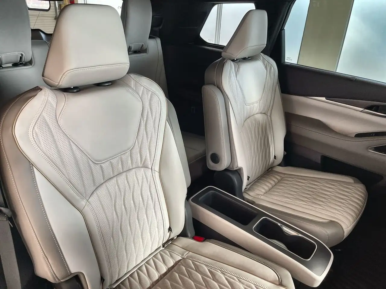 Infiniti QX60 снимка Infiniti QX60