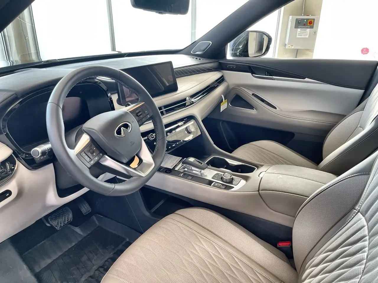Infiniti QX60 снимка Infiniti QX60