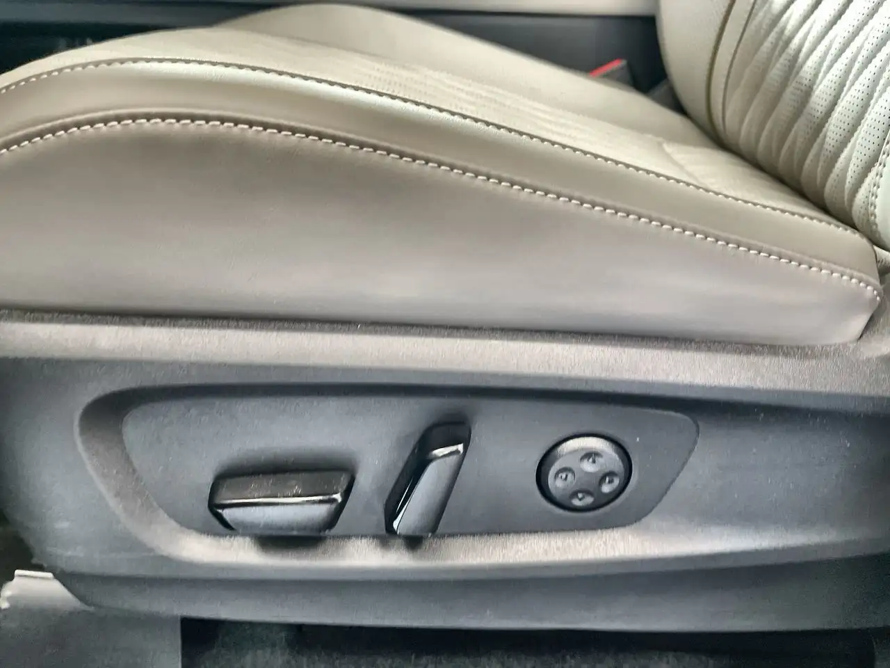 Infiniti QX60 снимка Infiniti QX60