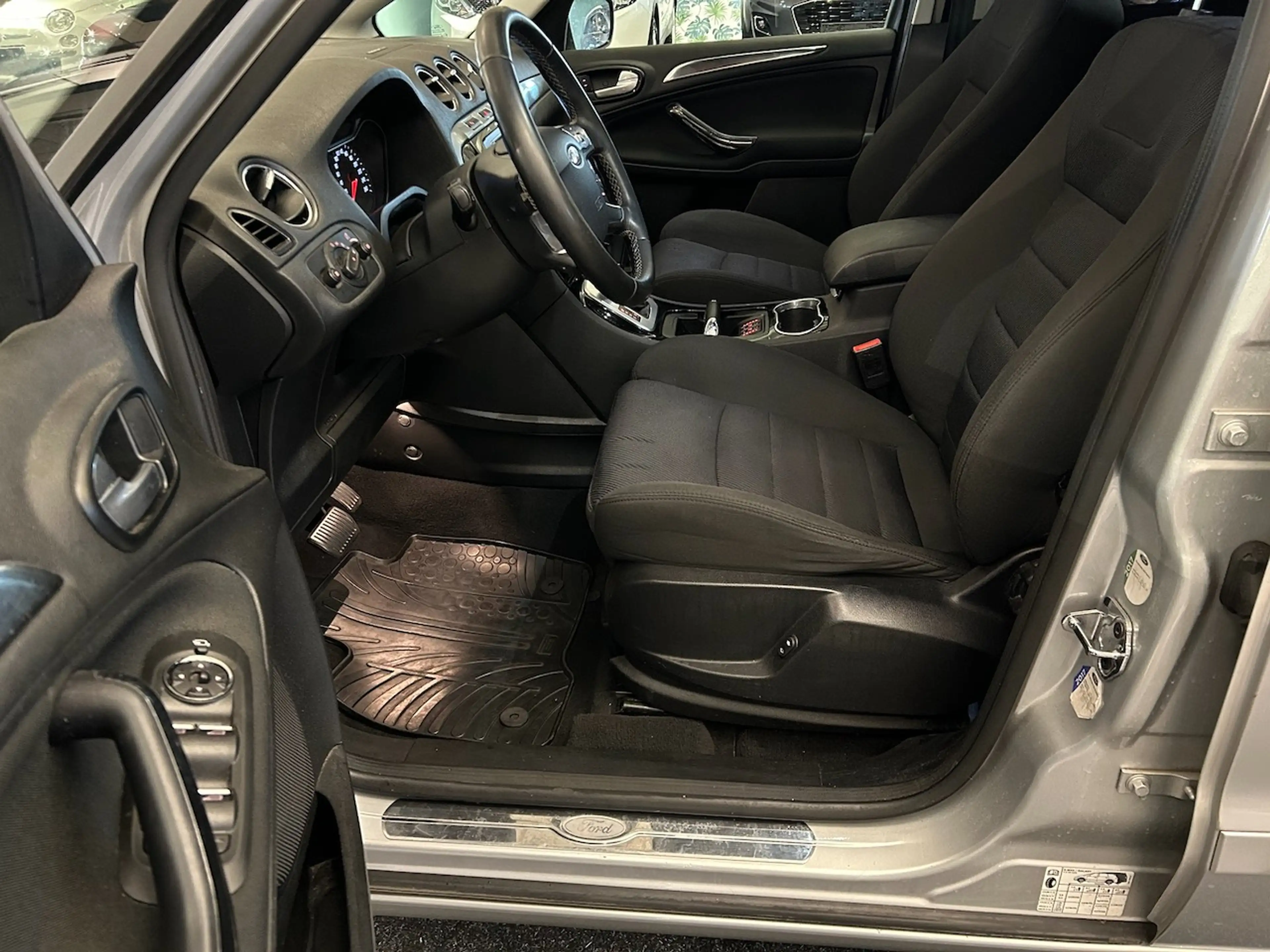 Ford S-Max S-MAX Titanium 2,0 TDCi Aut. *Pickerl&Service neu* — photo 13