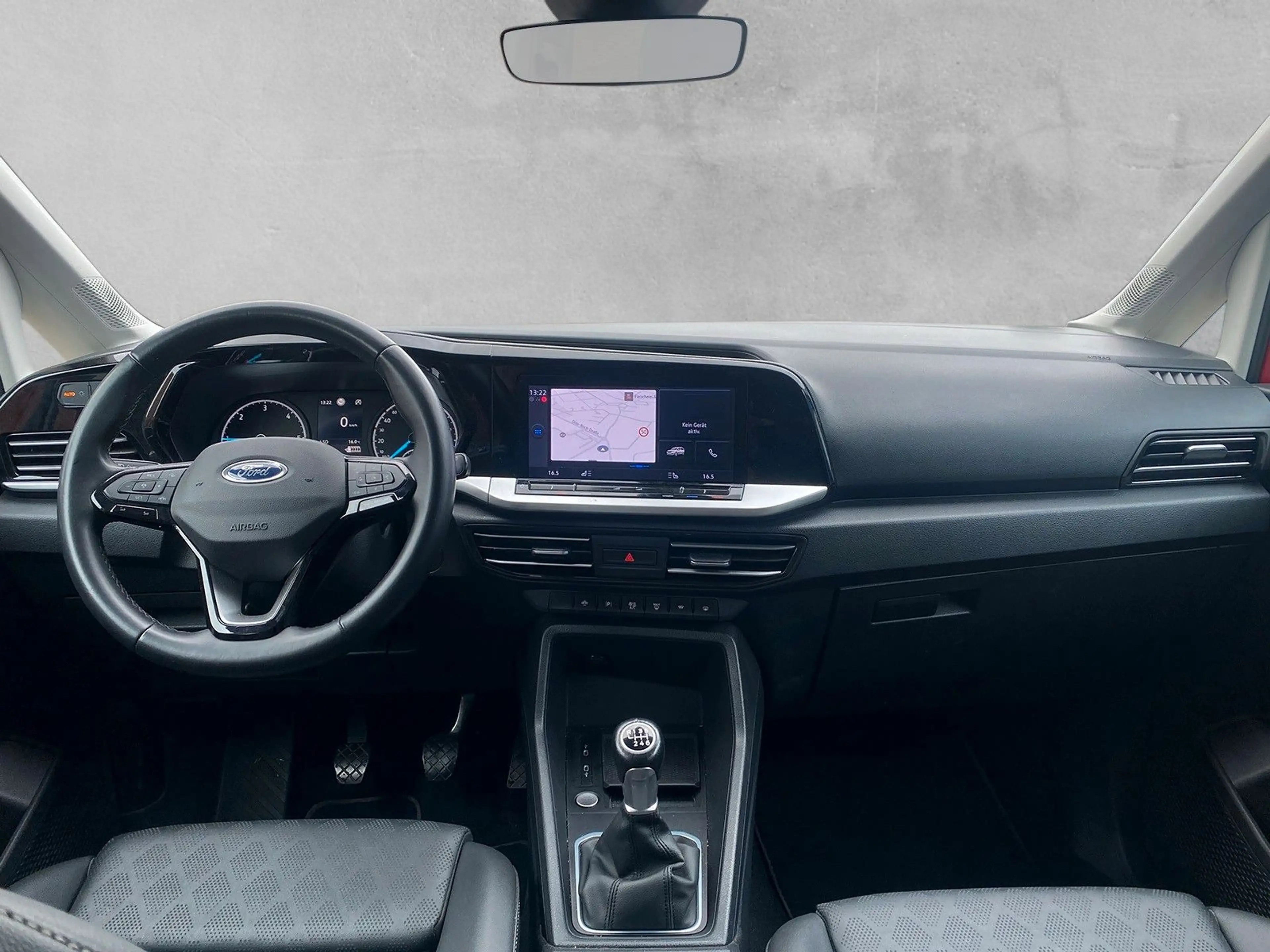 Ford Grand Tourneo Connect Titanium — photo 11