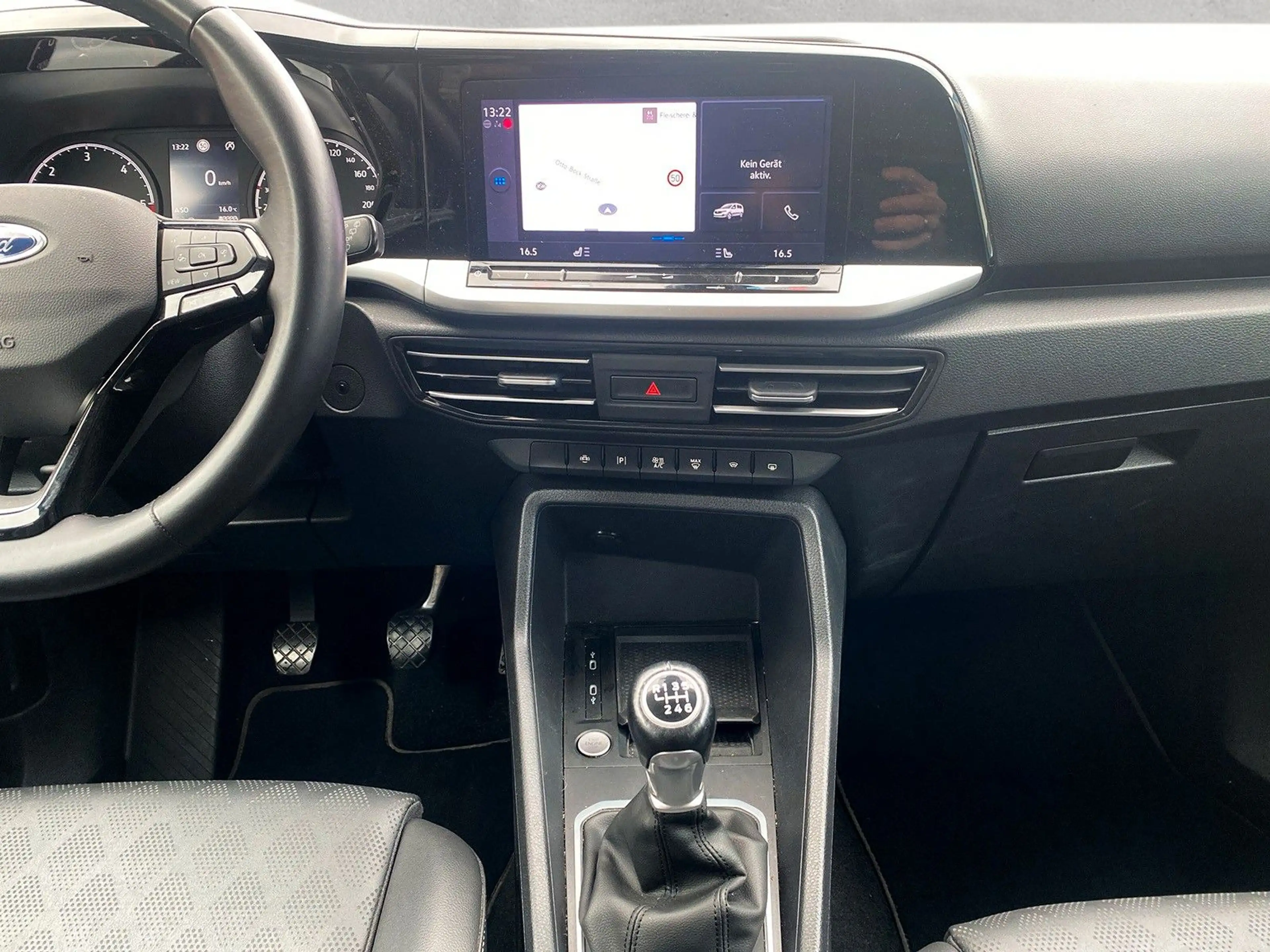 Ford Grand Tourneo Connect Titanium — photo 13
