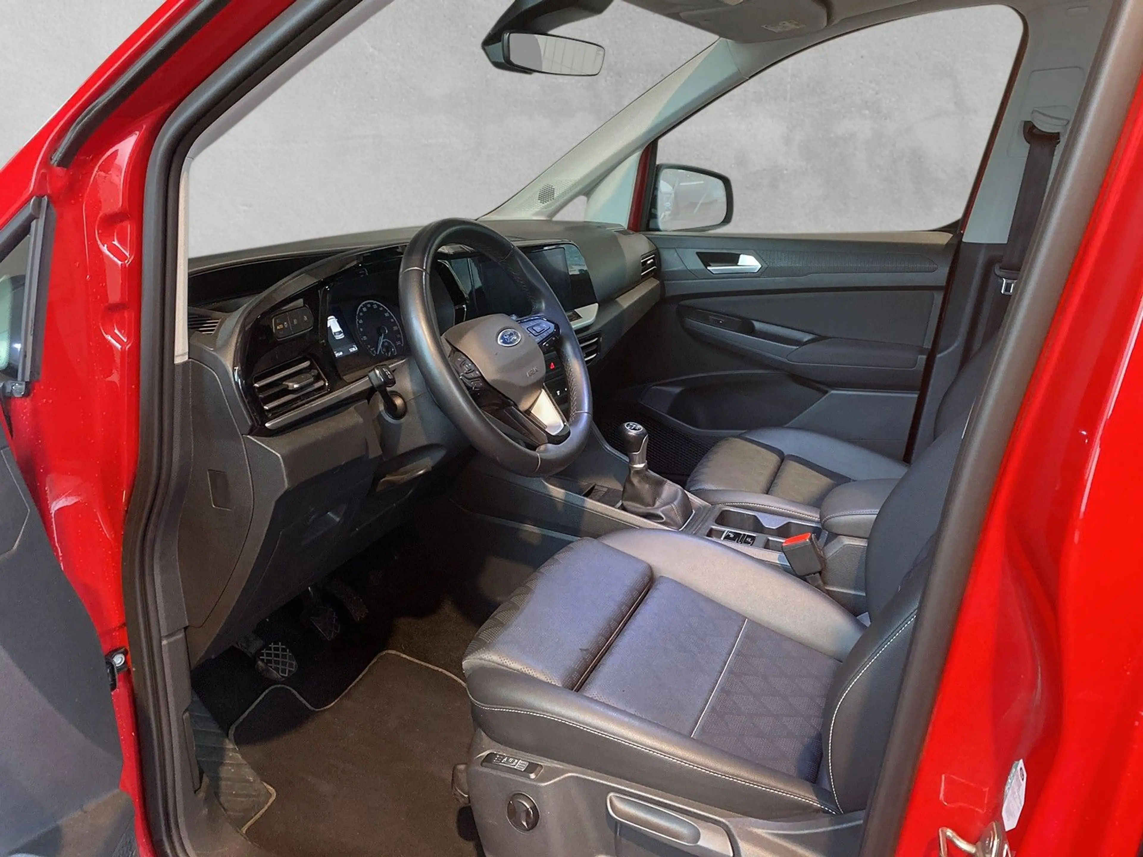 Ford Grand Tourneo Connect Titanium — photo 9