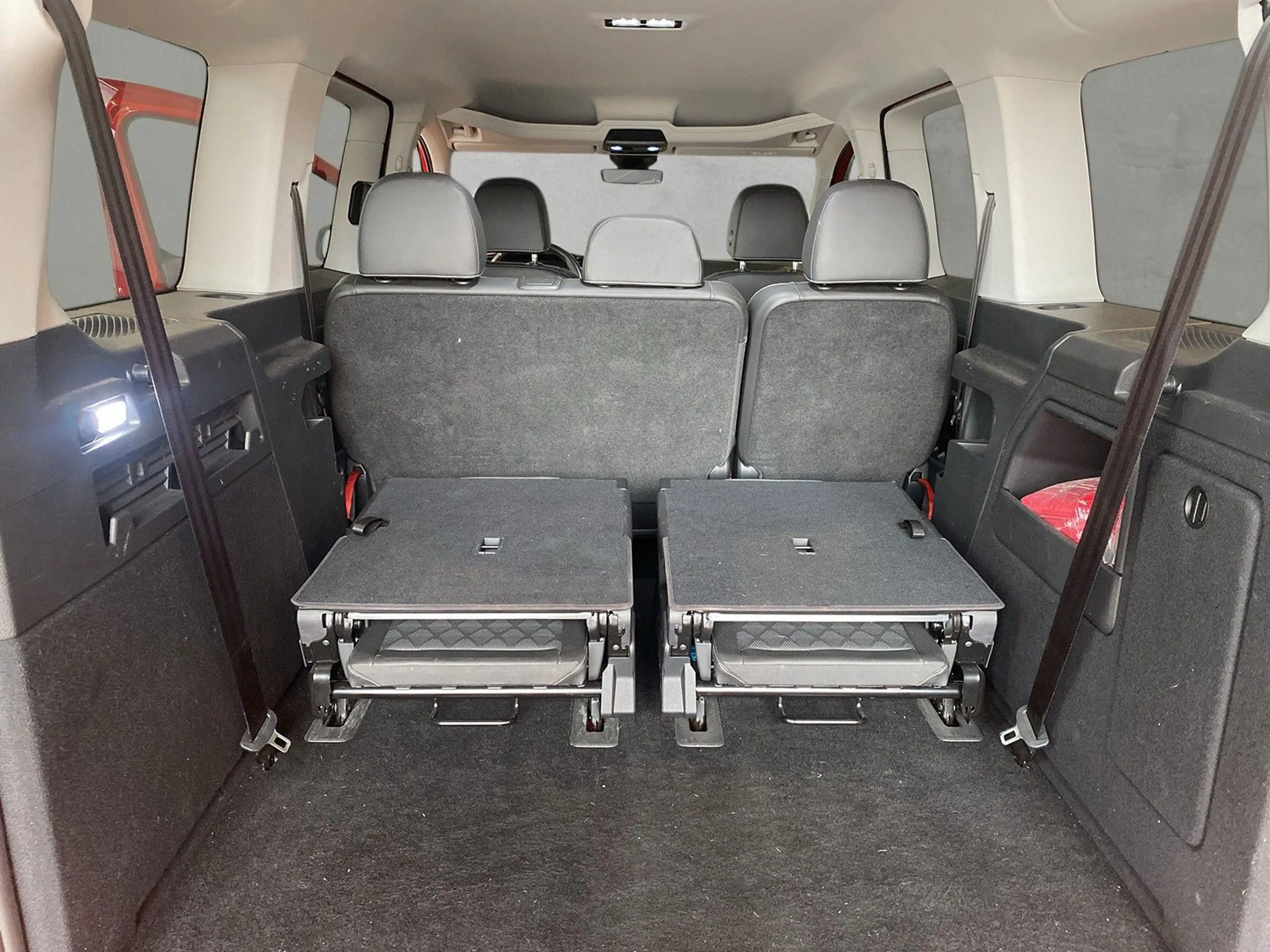 Ford Grand Tourneo Connect Titanium — photo 8