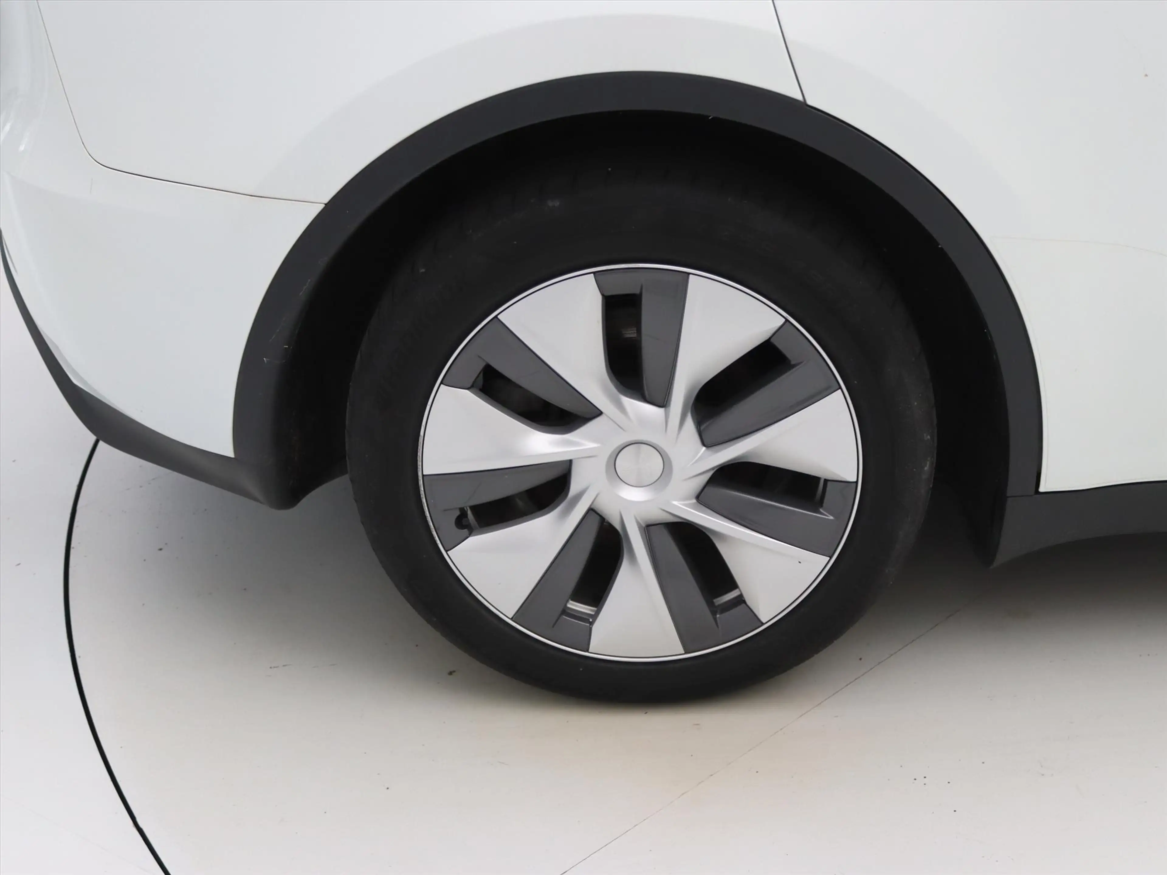 Tesla Model Y Long Range AWD 75kWh 351pk 93.4% SoH [ TREKHAAK+AM — photo 11