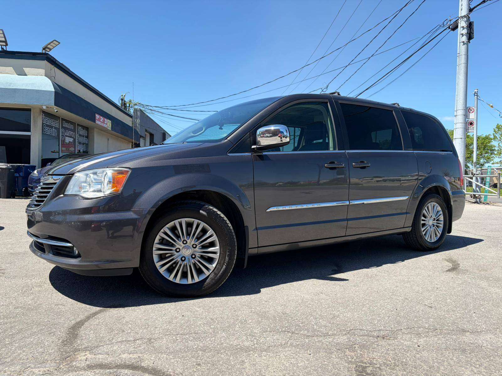 2016 Chrysler Town & Country Touring w-Leather