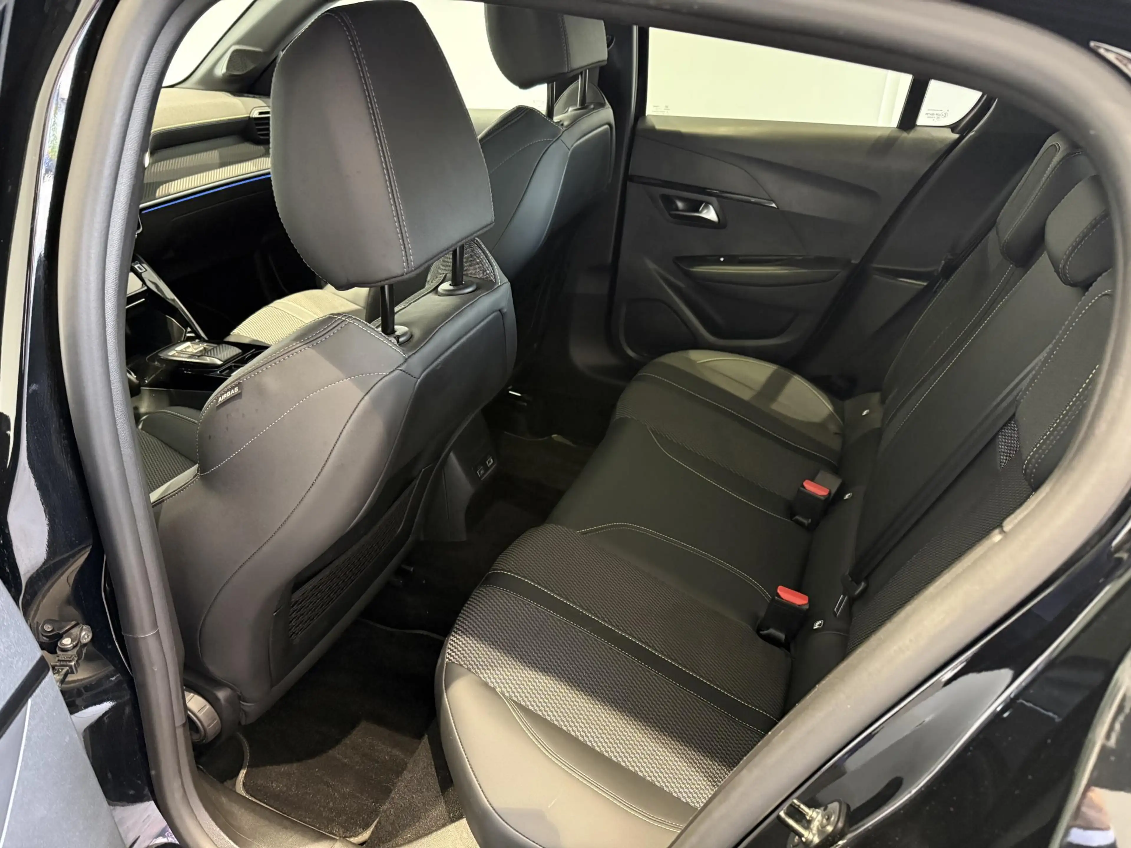 Peugeot 208 1.2 Hybrid 110 e-DCS6 GT l Camera l Navi l Parkeer — photo 10