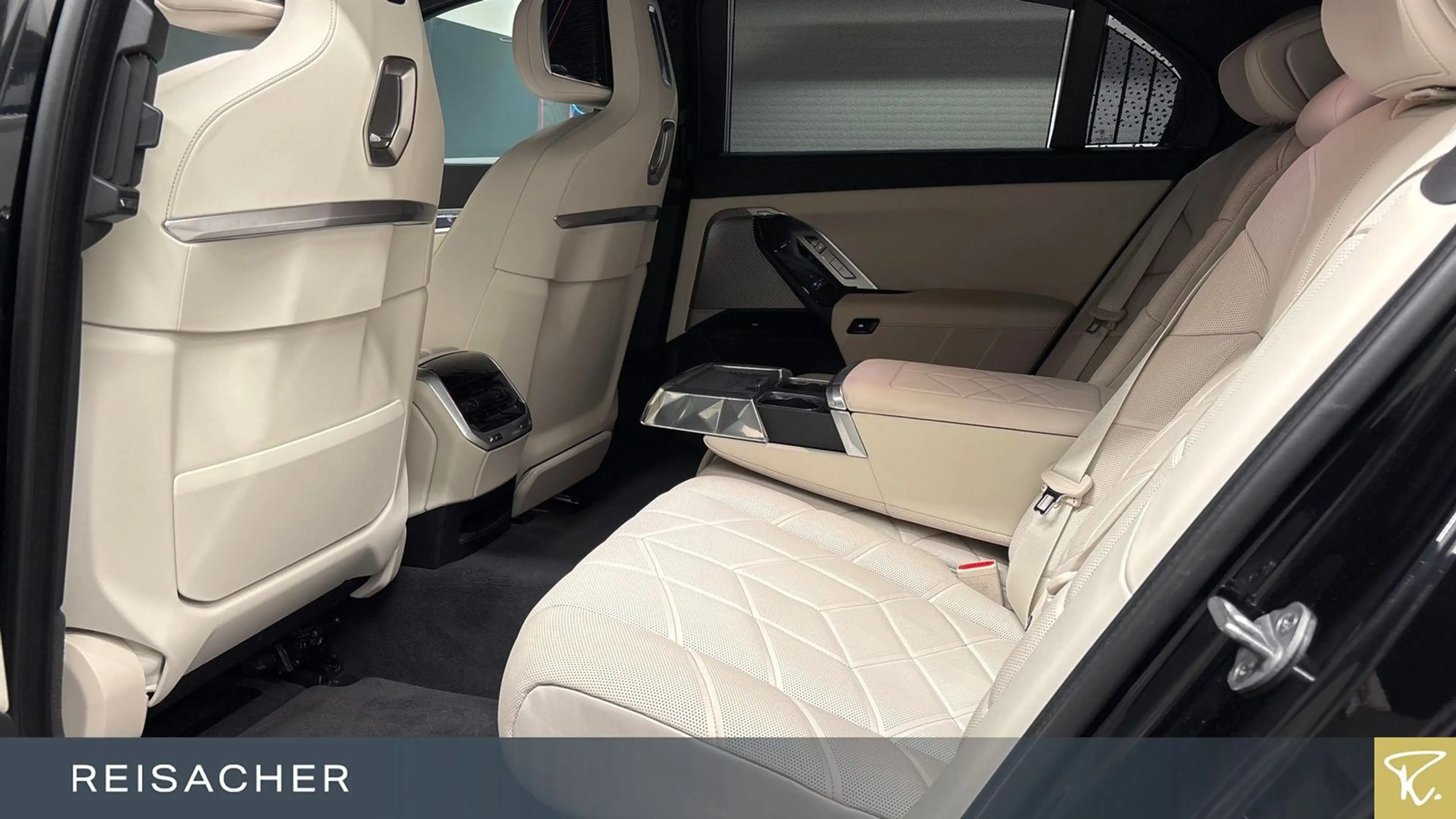 BMW i7 xDive60 M Sport Pro,Executive Lounge — photo 8