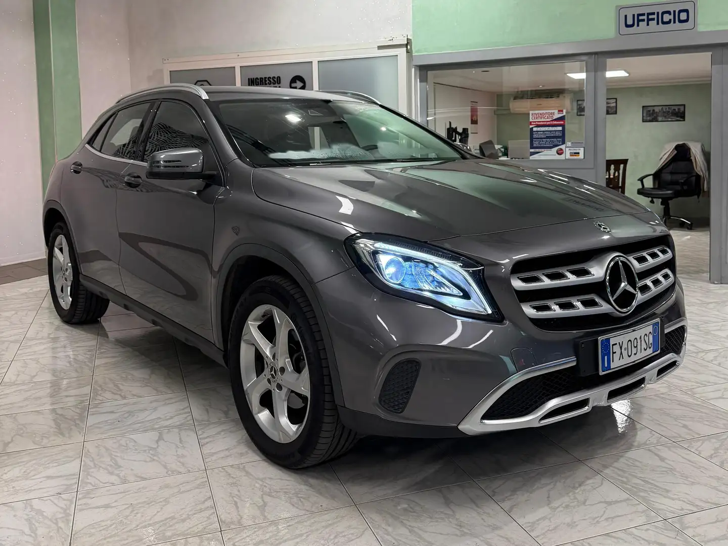 Mercedes-Benz GLA 200 GLA 200 SPORT 2019 AUTOMATICA Grigio - 2