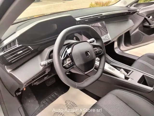 Peugeot 308 view 9