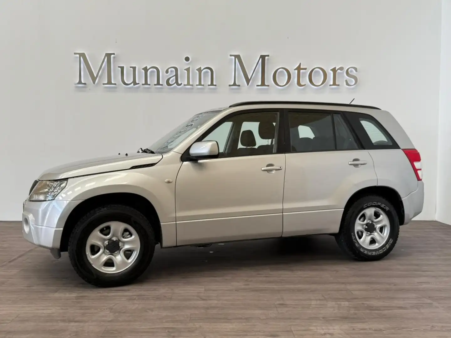 Suzuki Grand Vitara 1.9DDiS JLX Gris - 1