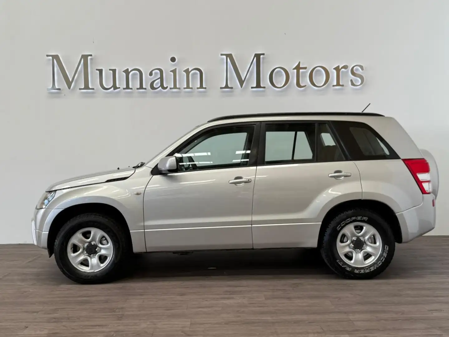 Suzuki Grand Vitara 1.9DDiS JLX Gris - 2