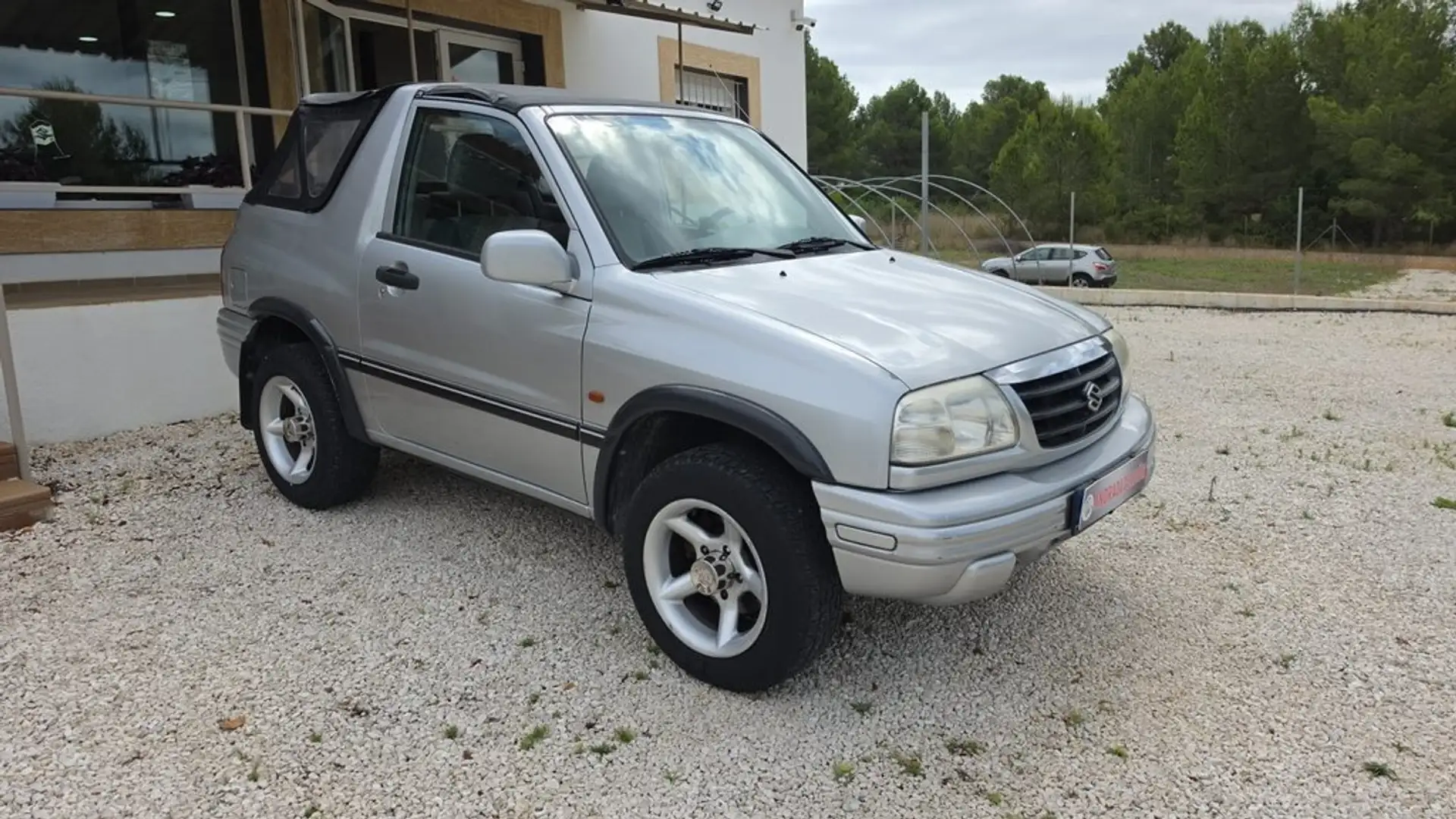Suzuki Grand Vitara 2.0 Gris - 2