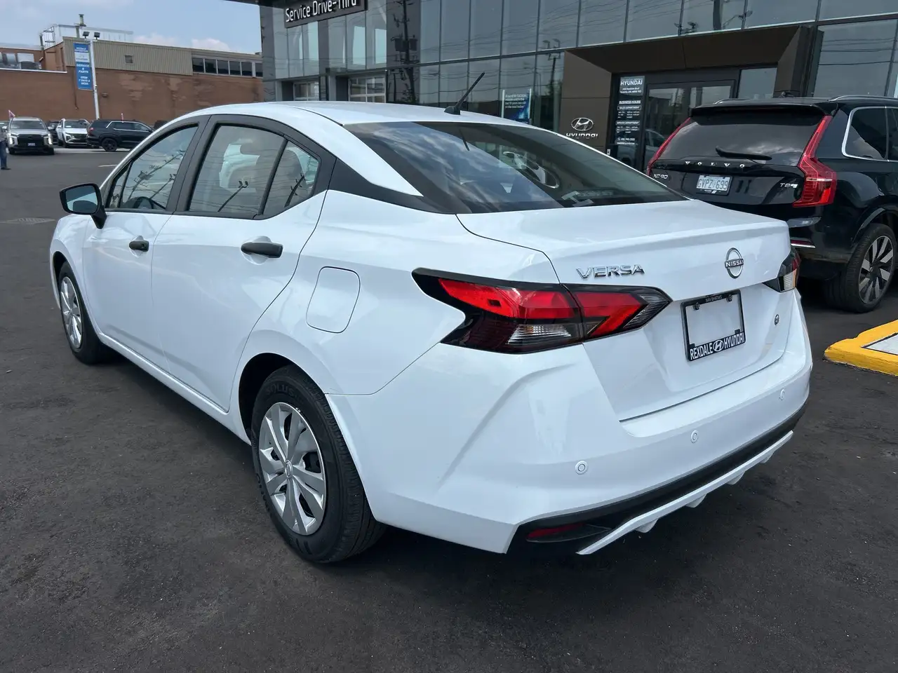 Nissan Versa снимка Nissan Versa